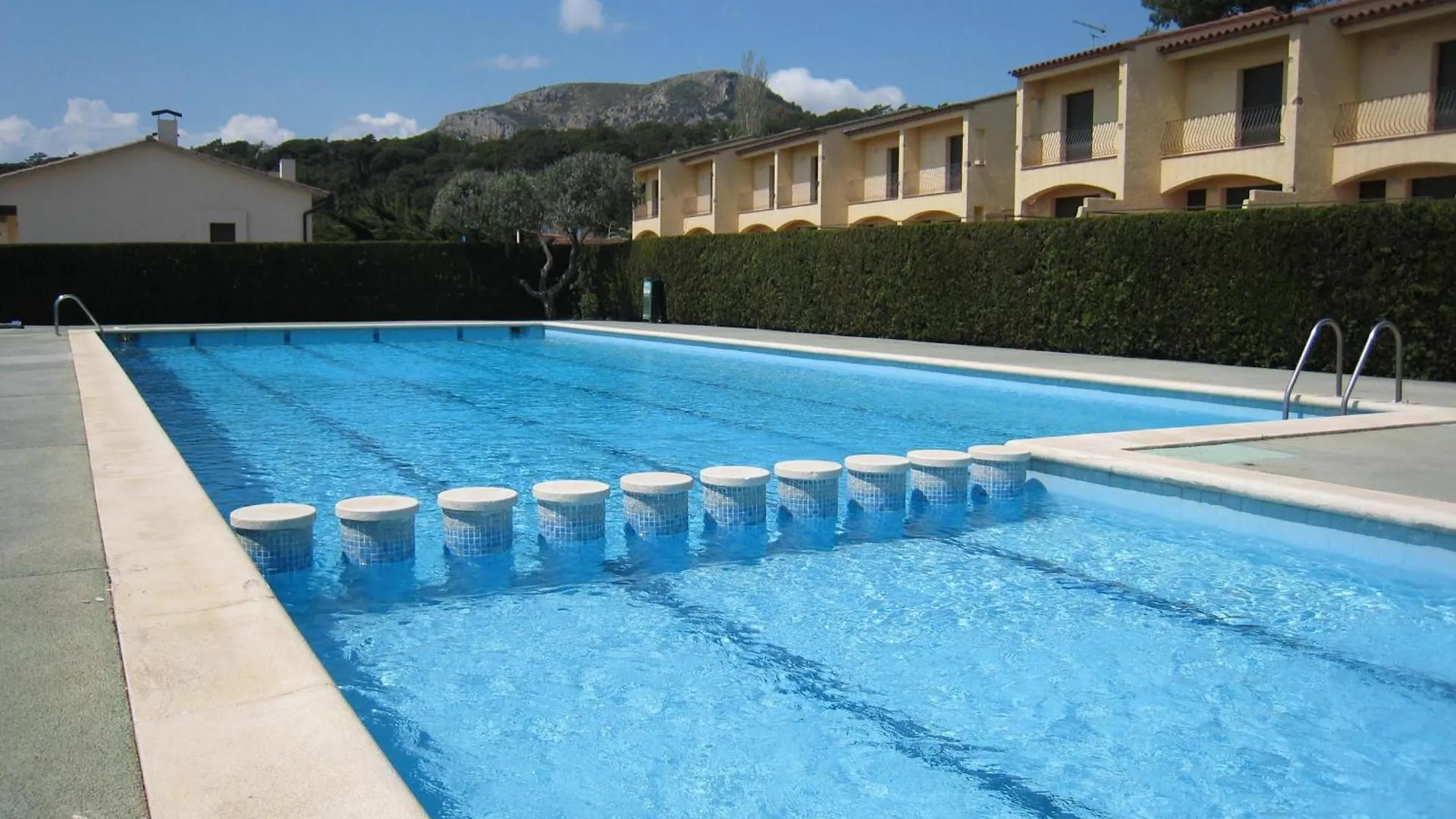 Casa A Solric Con Piscina Compartida, 3 Habitaciones, Cerca De L'Estartit Y Playas - Es-323-40 Holiday home